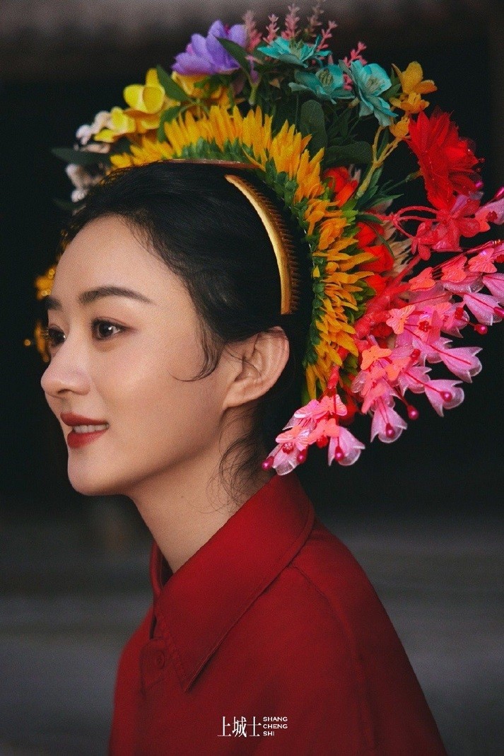 Triệu Lệ Dĩnh make-up, mặc phục trang mang đậm văn hóa miền nam Phúc Kiến, cho khán giả chiêm ngưỡng vẻ đẹp truyền thống Trung Quốc.