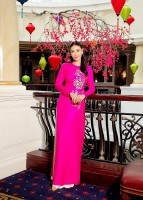 Hoa hậu Hà Kiều Anh và con gái cưng rạng rỡ diện áo dài du Xuân đón Tết
