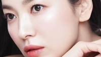 Song Hye Kyo lưu ý bước làm sạch trong quy trình chăm sóc da