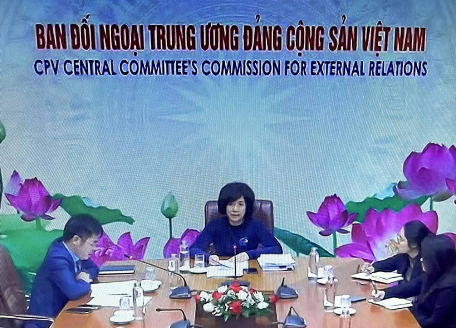 Bà Nguyễn Thị Hoàng Vân, Phó Trưởng ban Đối ngoại Trung ương phát biểu từ đầu cầu Hà Nội. (Nguồn: VOV)