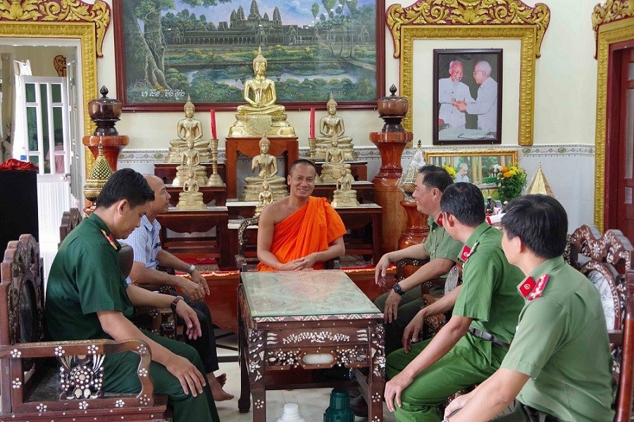 Xây dựng ‘Vành đai chính trị an toàn’ vùng đồng bào dân tộc