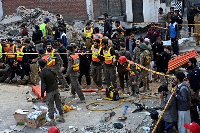 Vụ nổ kinh hoàng ở đền thờ ở Pakistan: Hé lộ lỗ hổng an ninh nguy hiểm, có cả một mạng lưới phạm tội. (Nguồn: Bingeposst)