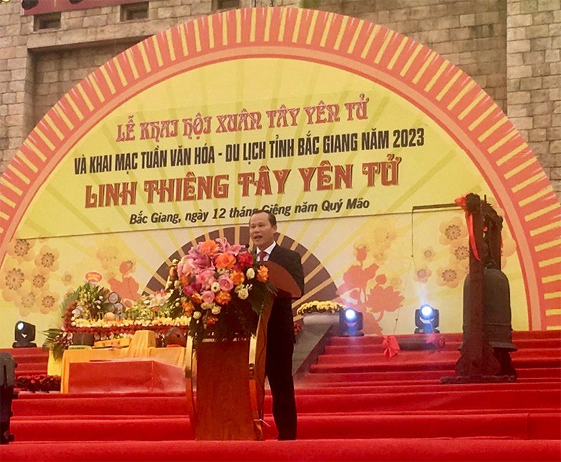 Đồng chí Mai Sơn-UV BTV Tỉnh uỷ, Phó Chủ tịch TT UBND tỉnh, Trưởng BTC Tuần VH-DL 2023 phát biểu khai mạc sự kiện.