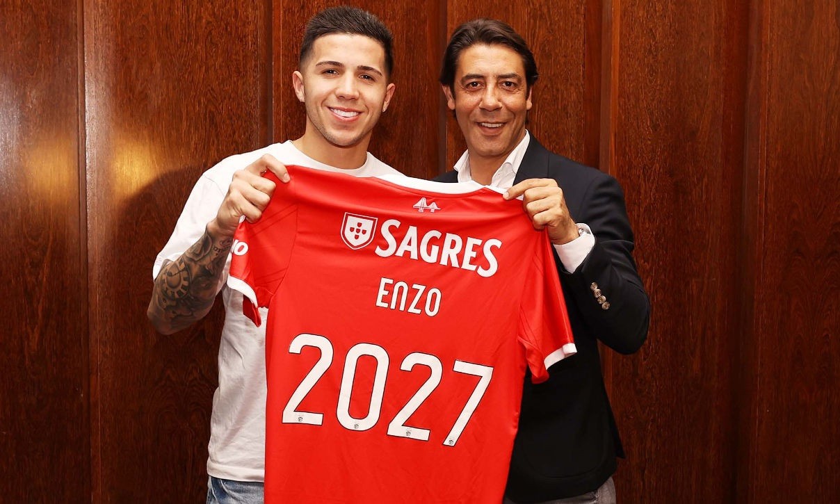 Enzo Fernandez mới đến Benfica hồi tháng 7 năm ngoái, có hợp đồng đến 2027