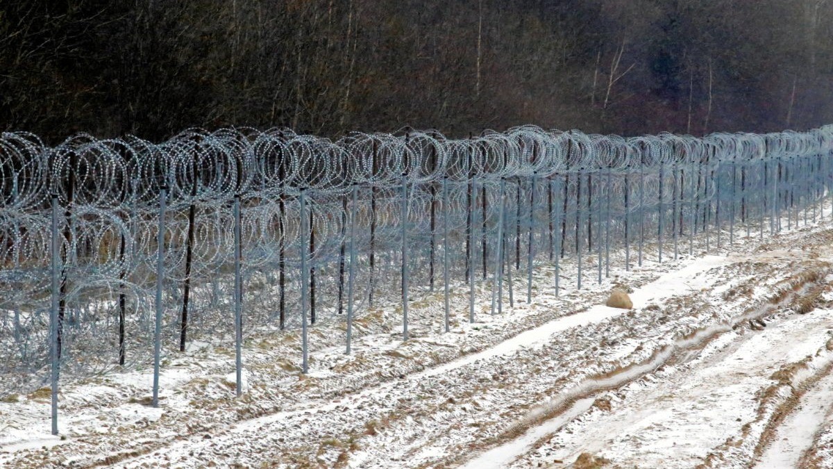Ba Lan đưa Patriot đến ngoại ô thủ đô, chuẩn bị xây rào điện ở biên giới với Nga