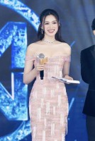 Sao Việt: Hoa hậu Đỗ Thị Hà lần đầu làm MC, Đỗ Mỹ Linh hạnh phúc bên ông xã, Minh Hằng ngày càng gợi cảm
