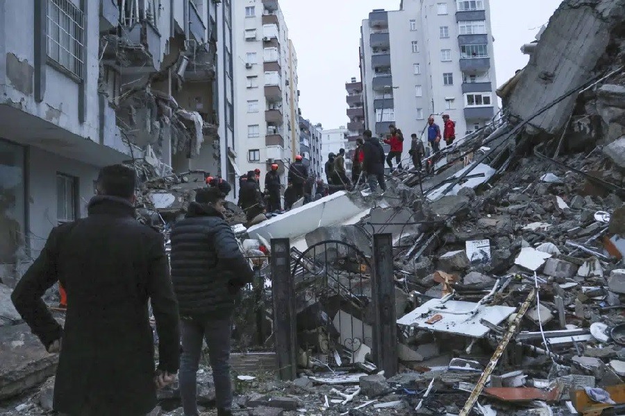 Động đất kinh hoàng ở Thổ Nhĩ Kỳ: Chưa đầy nửa ngày thảm họa, hơn 500 người tử vong, Ukraine hứa viện trợ. (Nguồn : AP)
