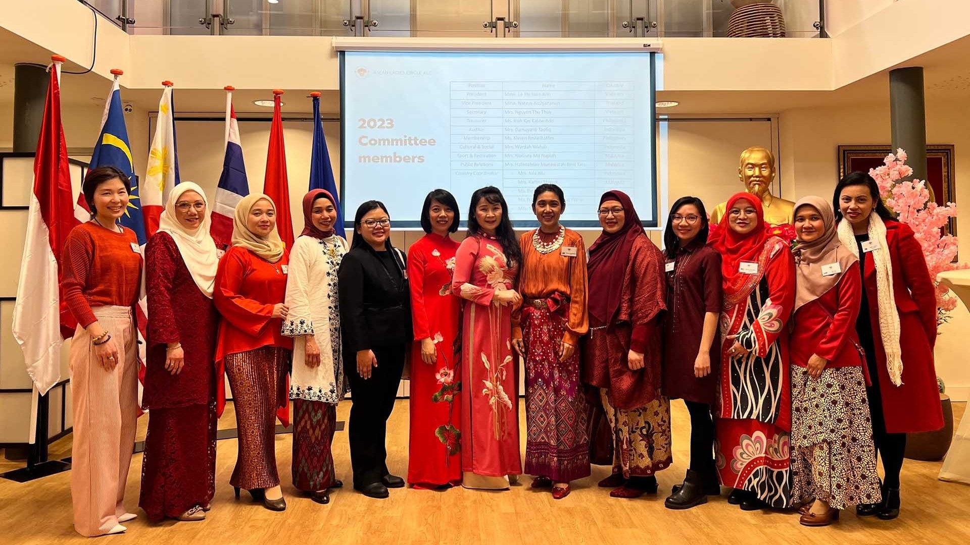 Phu nhân Đại sứ Việt Nam tại Hà Lan tiếp nhận vai trò Chủ tịch Câu lạc bộ Nữ ngoại giao ASEAN