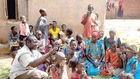 Uganda: Người đàn ông hút khách du lịch vì có 12 vợ, 102 con và 578 người cháu