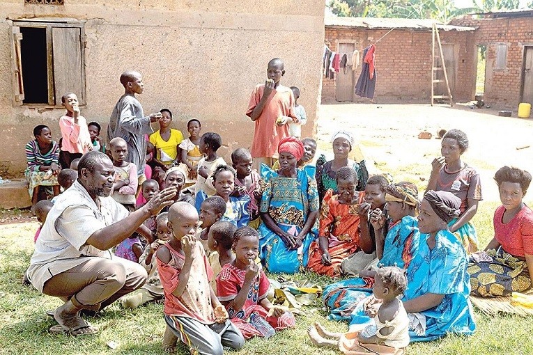 Uganda: Người đàn ông hút khách du lịch vì có 12 vợ, 102 con và 578 người cháu