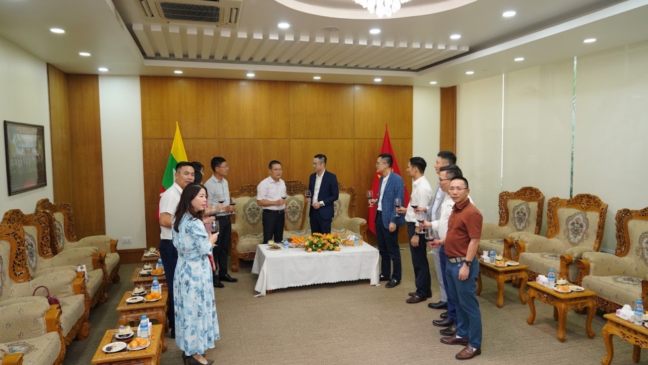 Đại sứ Việt Nam tại Myanmar thăm, chúc tết bà con cộng đồng và doanh nghiệp nhân dịp Xuân Quý Mão