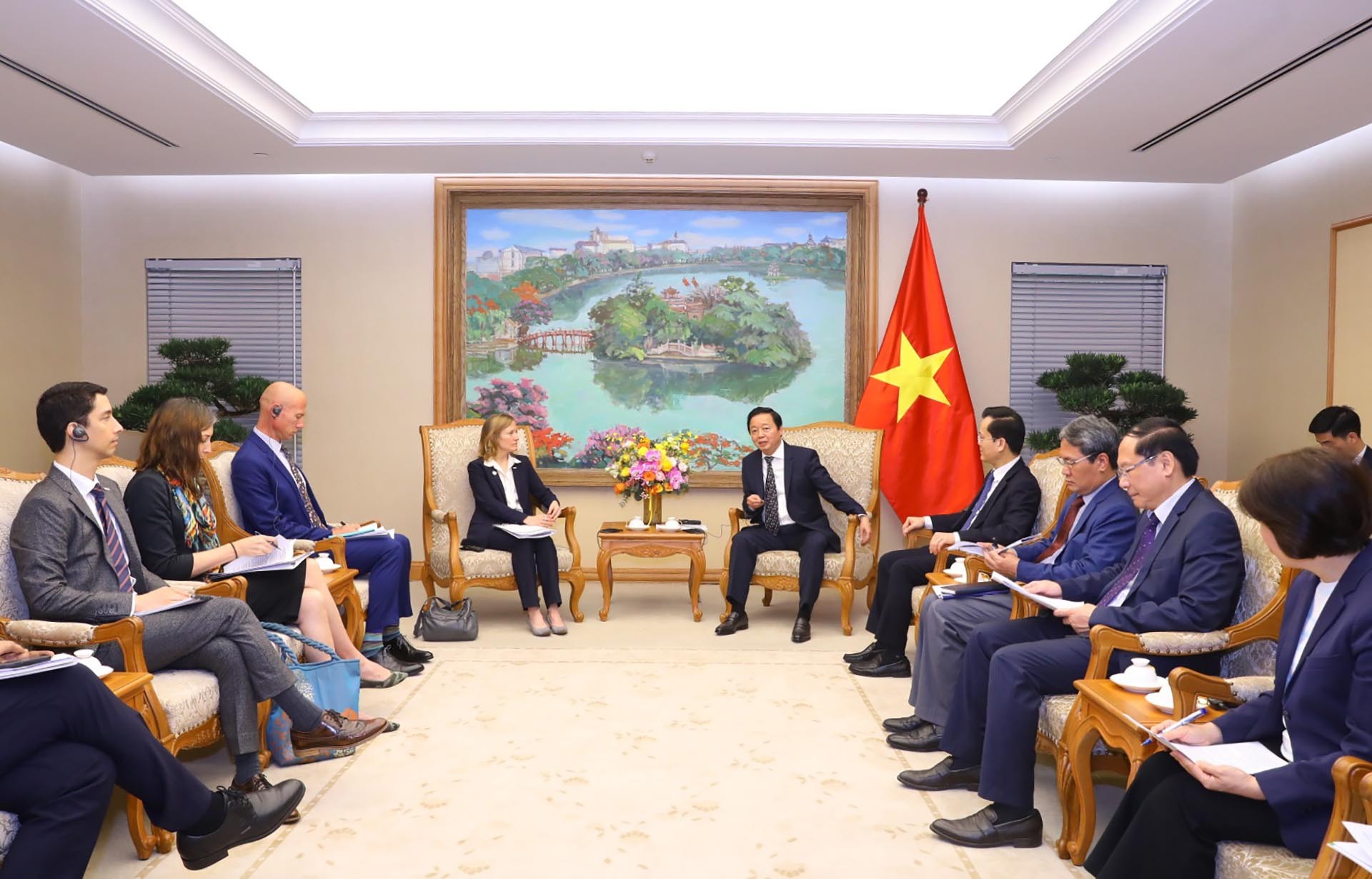 Phó Thủ tướng Trần Hồng Hà tiếp bà Aler Grubbs, Giám đốc Cơ quan Phát triển Quốc tế Hoa Kỳ tại Việt Nam. (Nguồn: VGP)
