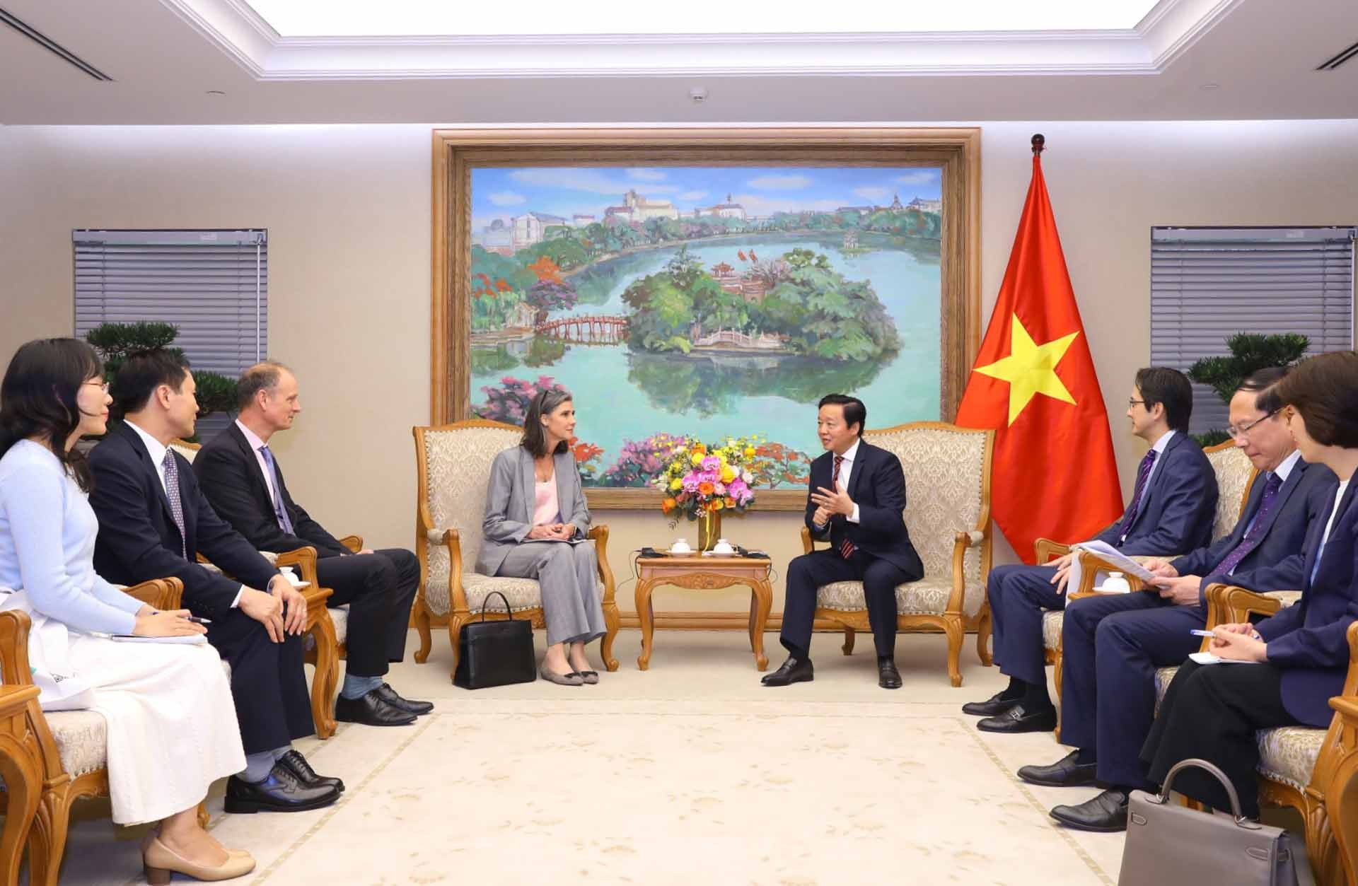 Phó Thủ tướng Trần Hồng Hà tiếp bà Ramba Khalidi, Trưởng đại diện thường trú UNDP tại Việt Nam. (Nguồn: VGP) 