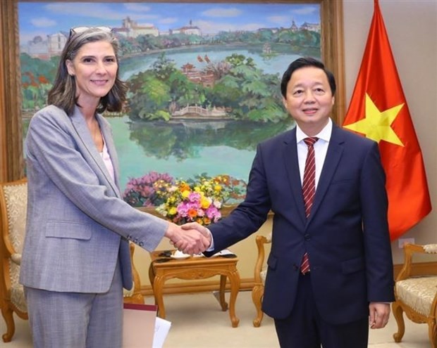 Deputy PM Tran Hong Ha receives UNDP, USAID officials