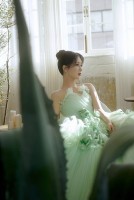 Diễn viên Dương Tử được khen 'đẹp như một cành hoa mẫu đơn' trong bộ ảnh mới nhất