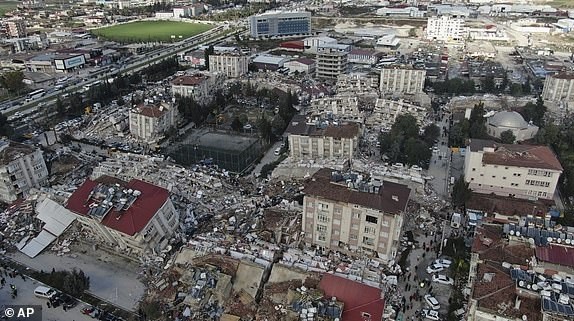 Động đất ở Thổ Nhĩ Kỳ và Syria: Số tử vong tiếp tục tăng mạnh, vượt quá 7.800 người, quốc tế hợp sức