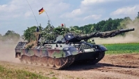 Đức 'bật đèn xanh' 2 thương vụ bán vũ khí, nói chưa chắc chắn tiến độ chuyển xe tăng cho Ukraine