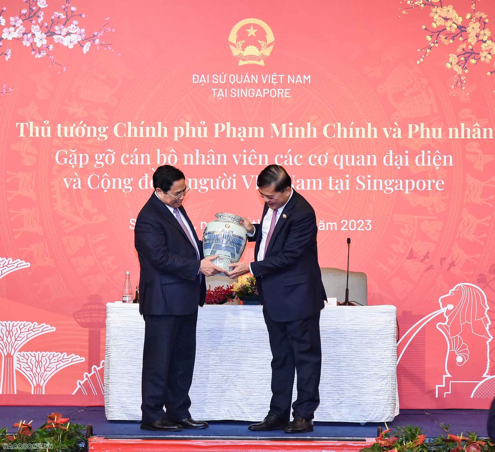 Thủ tướng Chính phủ: Mong kiều bào luôn giữ hình ảnh người Việt Nam thân thiện, hiếu khách, cầu thị Thủ tướng Chính phủ: Cộng đồng người Việt tại Singapore là động lực, cội nguồn sức mạnh phát triển của đất nước