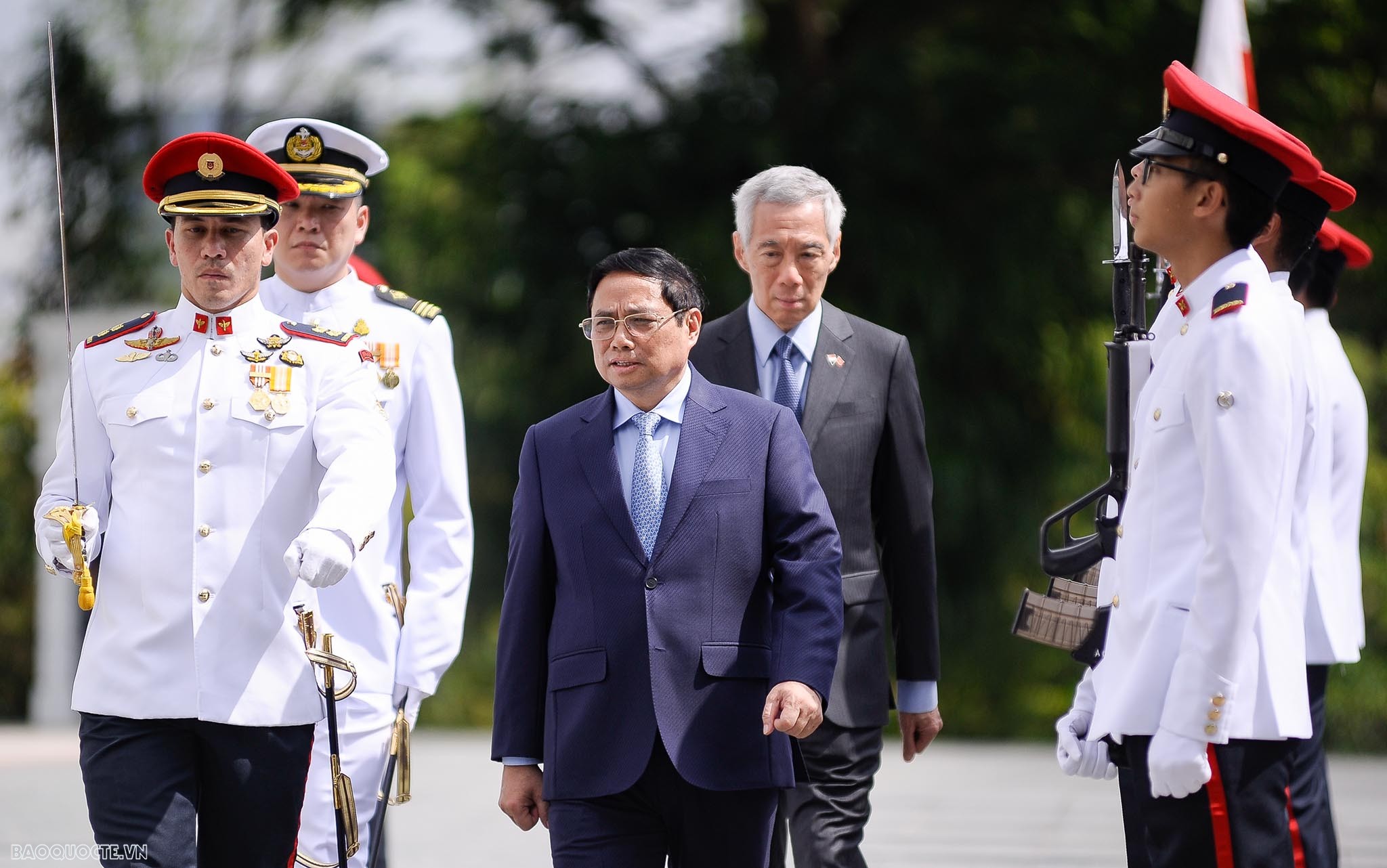 Official welcome ceremony held for Prime Minister Pham Minh Chinh in Singapore