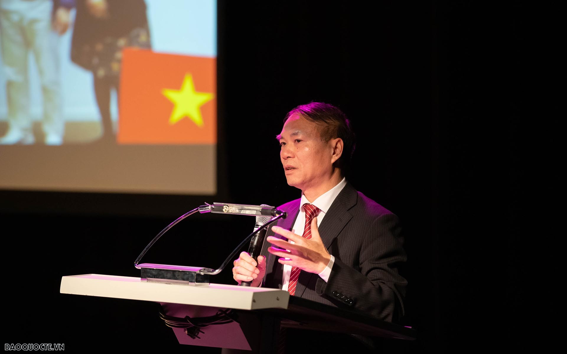 Đại sứ Phạm Việt Anh phát biểu tại buổi lễ.