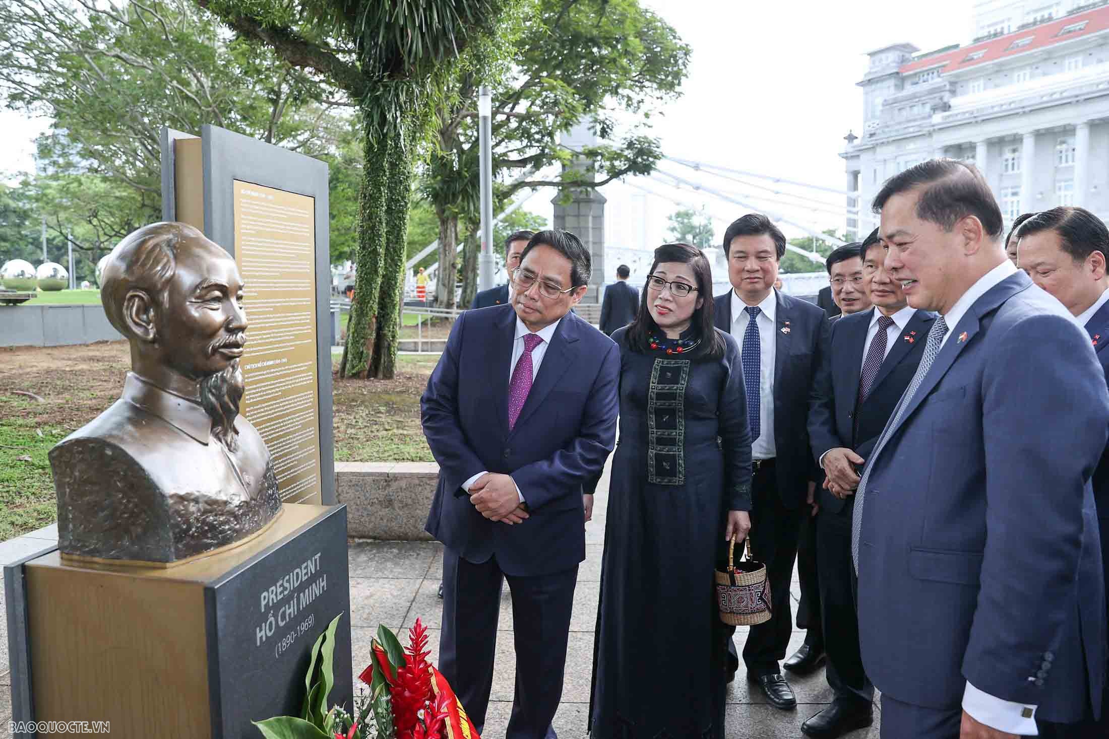 Official welcome ceremony held for Prime Minister Pham Minh Chinh in Singapore