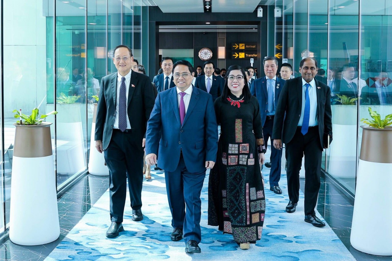 Thủ tướng Chính phủ và Phu nhân kết thúc chuyến thăm Singapore, lên đường thăm Brunei