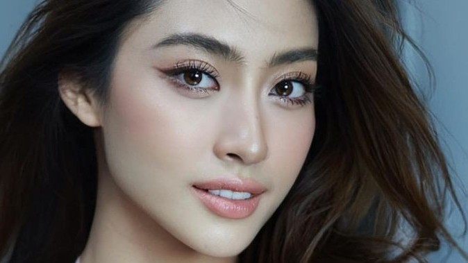 Hoa hậu Lương Thùy Linh khoe vóc dáng nuột nà