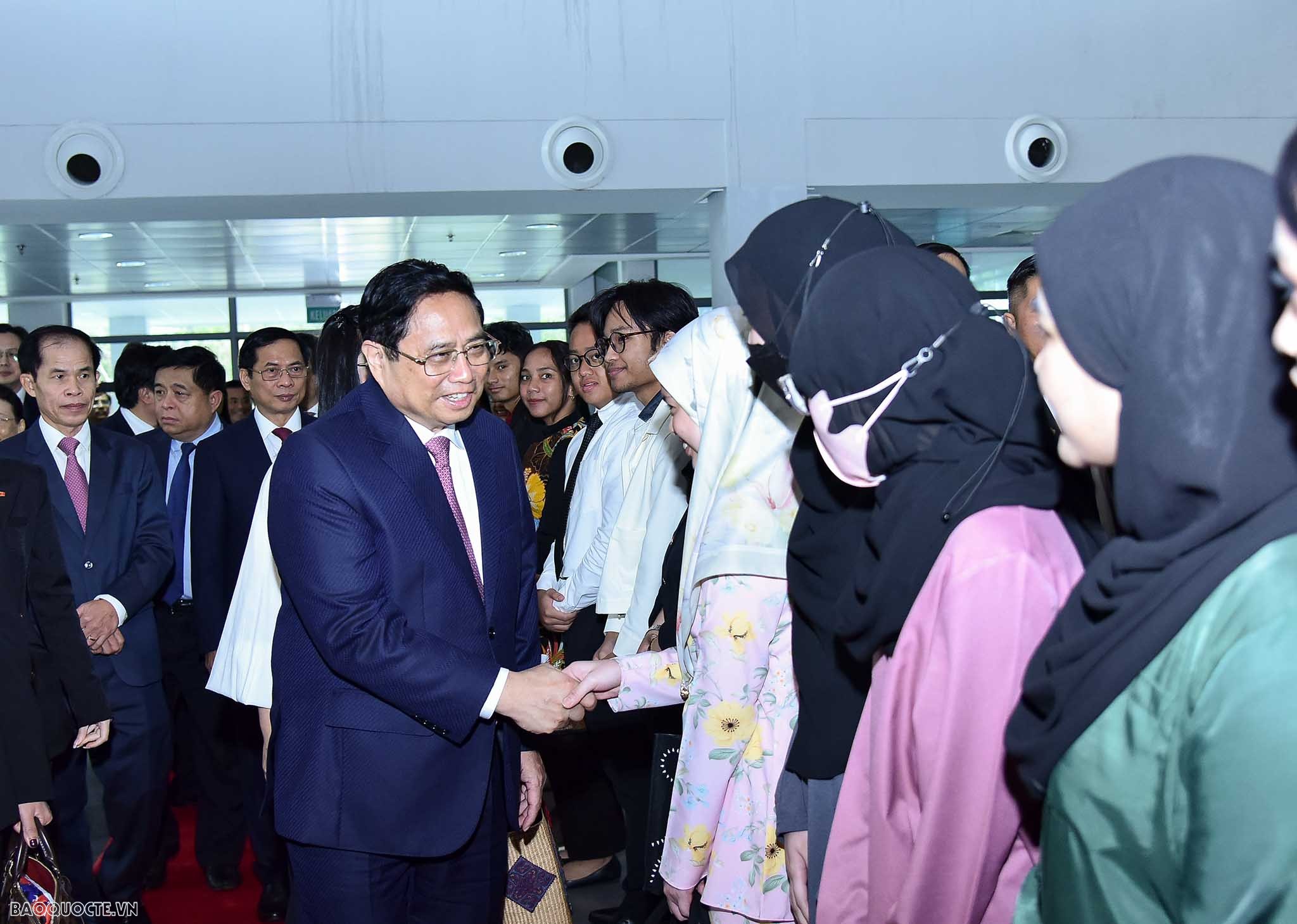 Prime Minister Pham Minh Chinh visits University of Brunei Darussalam