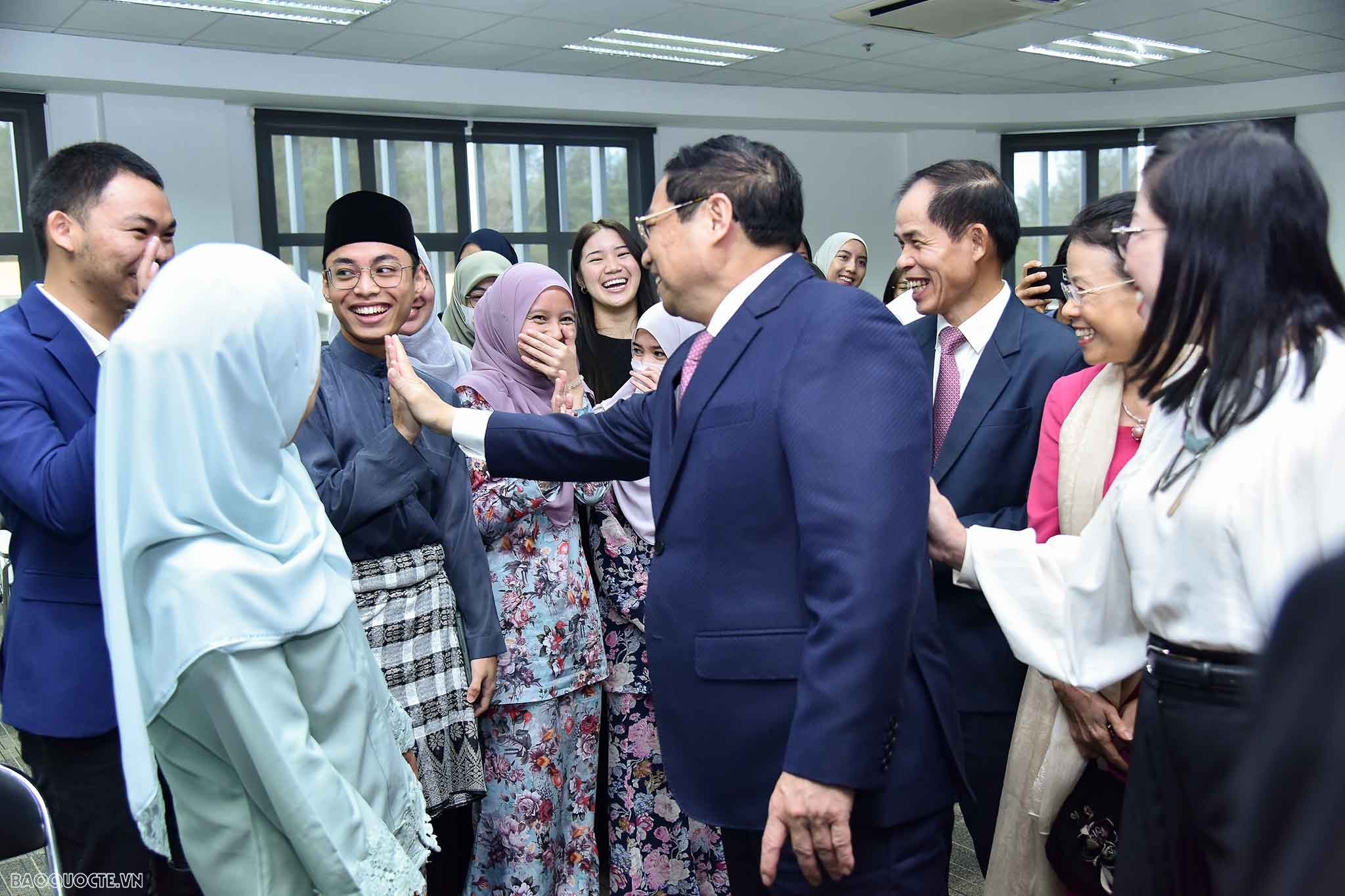 Thủ tướng Phạm Minh Chính chúc sinh viên Brunei luôn giữ được cảm xúc và động lực khi học tiếng Việt