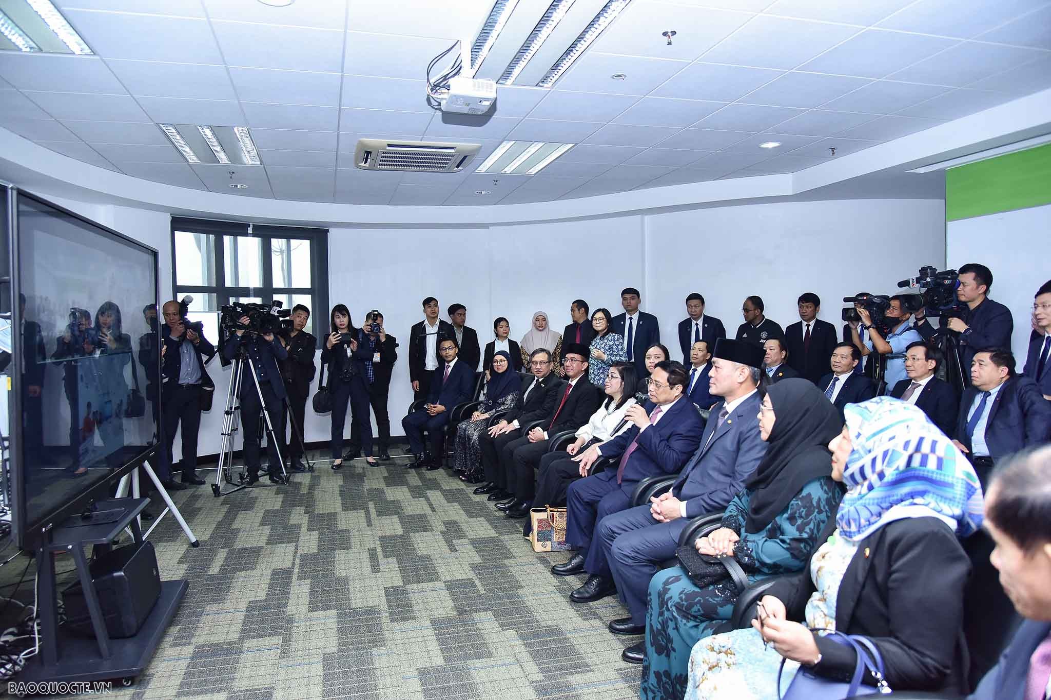 Prime Minister Pham Minh Chinh visits University of Brunei Darussalam