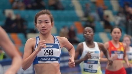 Athletes Nguyen Thi Oanh takes 1,500m Asian Indoor Championship title