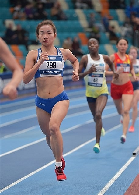 Athletes Nguyen Thi Oanh takes 1,500m Asian Indoor Championship title