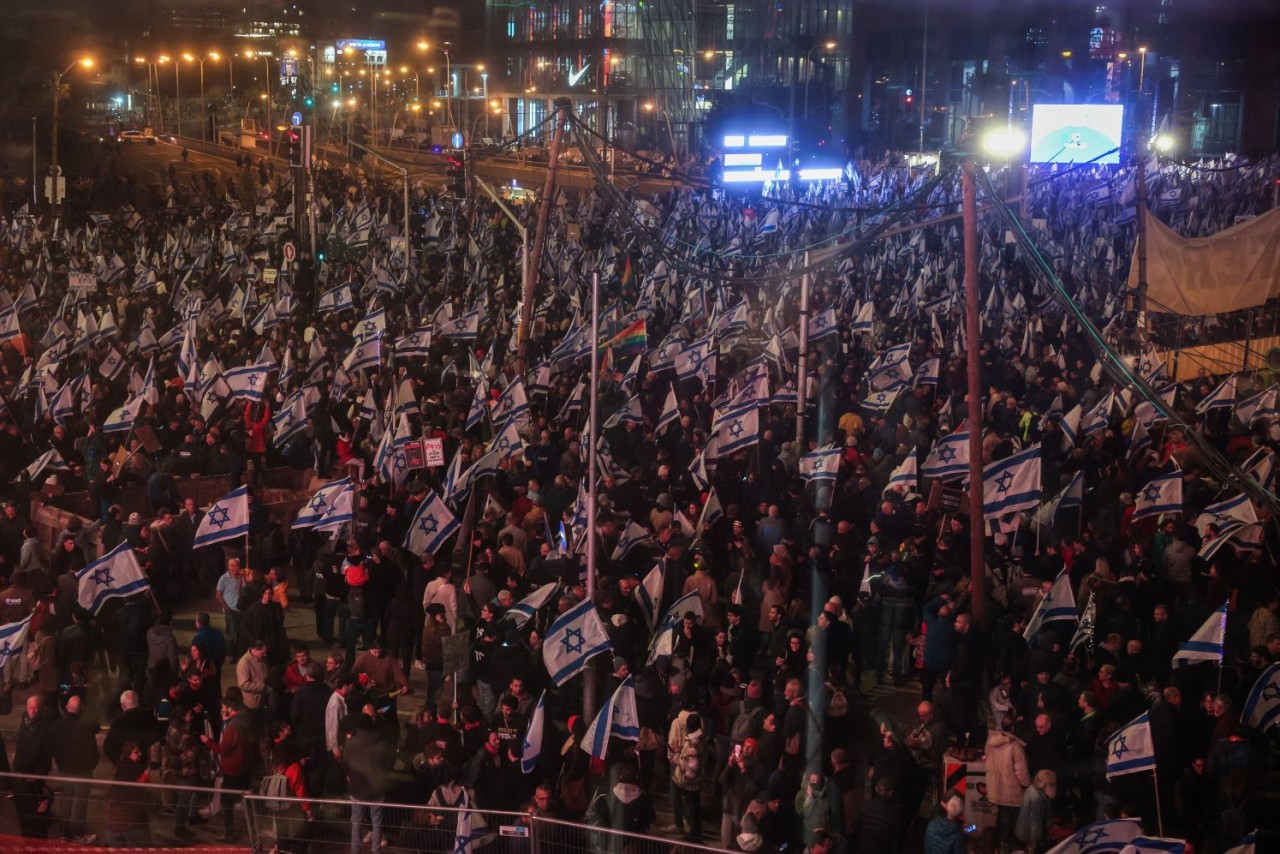 Người dân tham gia biểu tình phản đối kế hoạch cải cách tư pháp tại Tel Aviv, Israel, ngày 11/2/2023. (Nguồn: AFP)