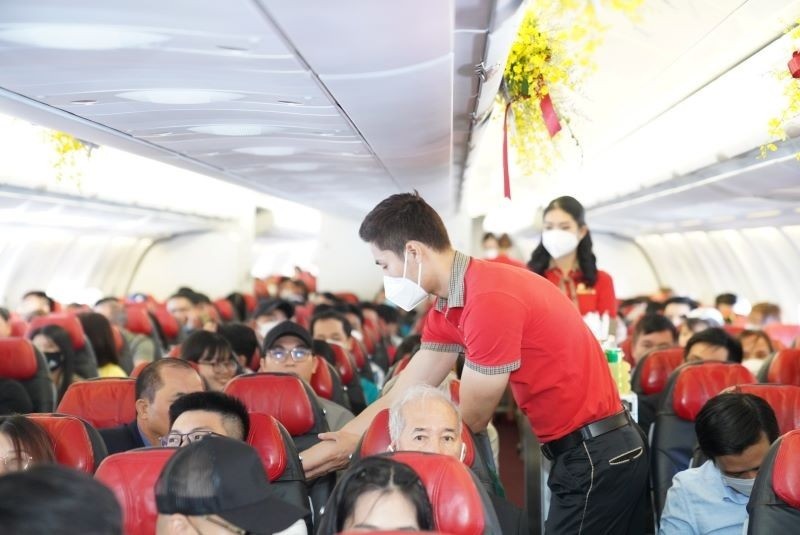 Vietjet offers tickets from only 1,402 VND on oly three golden days on occasion of Valentine's Day. (Source: Nhandan)
