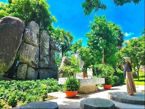 Buddha’s hand-shaped statue in the An Hao Solar Power Tourist Site at the foot of Cam Mountain (Forbidden Mountain)