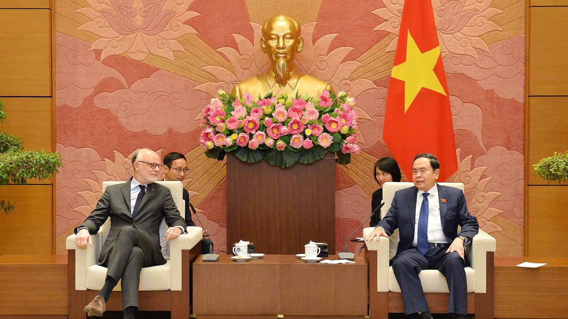 Tiếp tục thúc đẩy mạnh mẽ hơn nữa đưa quan hệ Việt Nam-Pháp phát triển đi vào chiều sâu