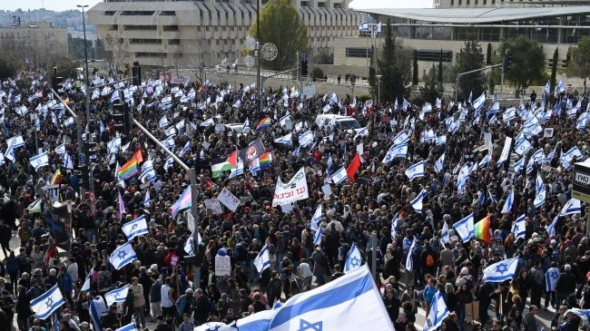 Cải cách tư pháp Israel: Biểu tình khổng lồ, Quốc hội họp trong hỗn loạn, Thủ tướng Netanyahu khẩn cấp ra lời kêu gọi