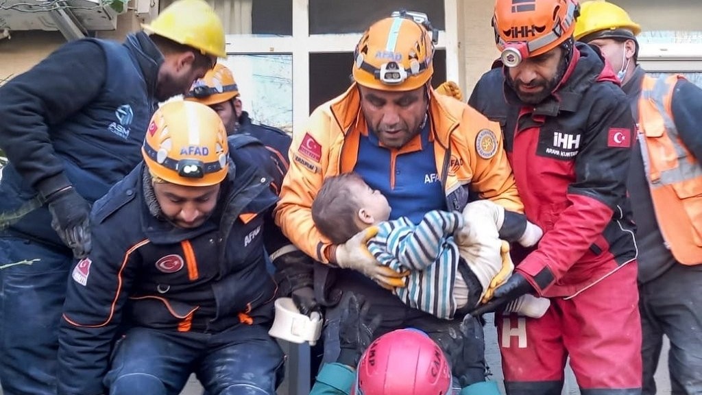 Động đất ở Thổ Nhĩ Kỳ và Syria: Hơn 37.000 người tử vong, chuyển trọng tâm cứu hộ, Mỹ nói không thể chờ lâu hơn