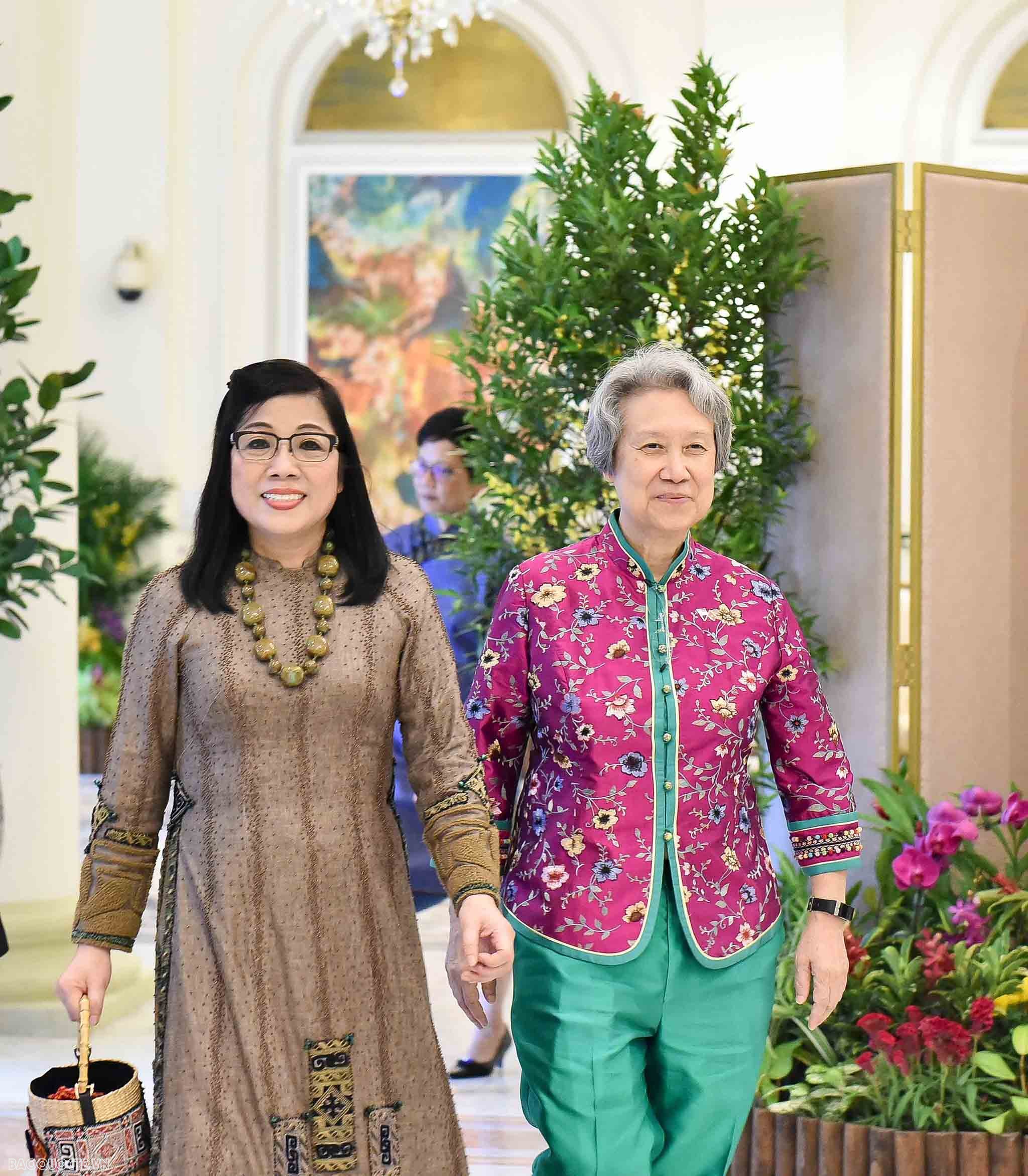 Bà Lê Thị Bích Trân tìm hiểu lịch sử, văn hoá và thăm nơi giúp đỡ trẻ em khuyết tật ở Singapore và Brunei