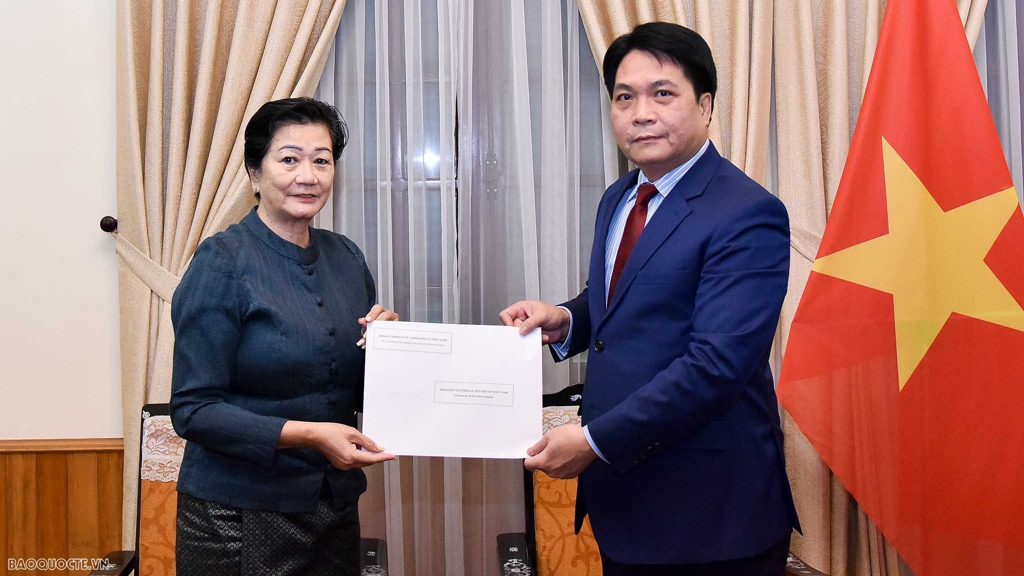 Việt Nam tiếp nhận bản sao Thư ủy nhiệm bổ nhiệm Đại sứ Campuchia tại Việt Nam