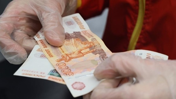 Ruble suy yếu là 'con dao hai lưỡi' tác động đến kinh tế Nga?