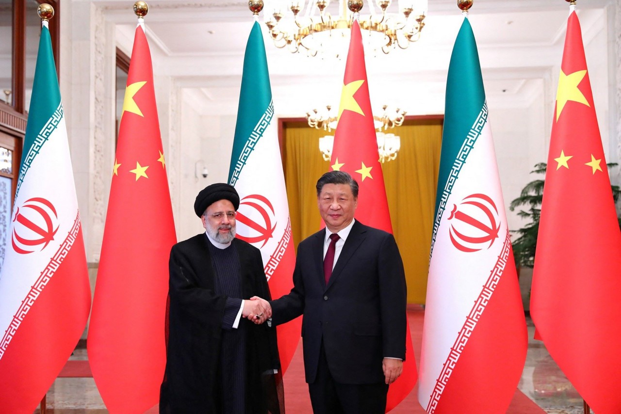 Tổng thống Iran Ebrahim Raisi và Chủ tịch Trung Quốc Tập Cận Bình tại thủ đô Bắc Kinh ngày 14/2. (Nguồn: Reuters)