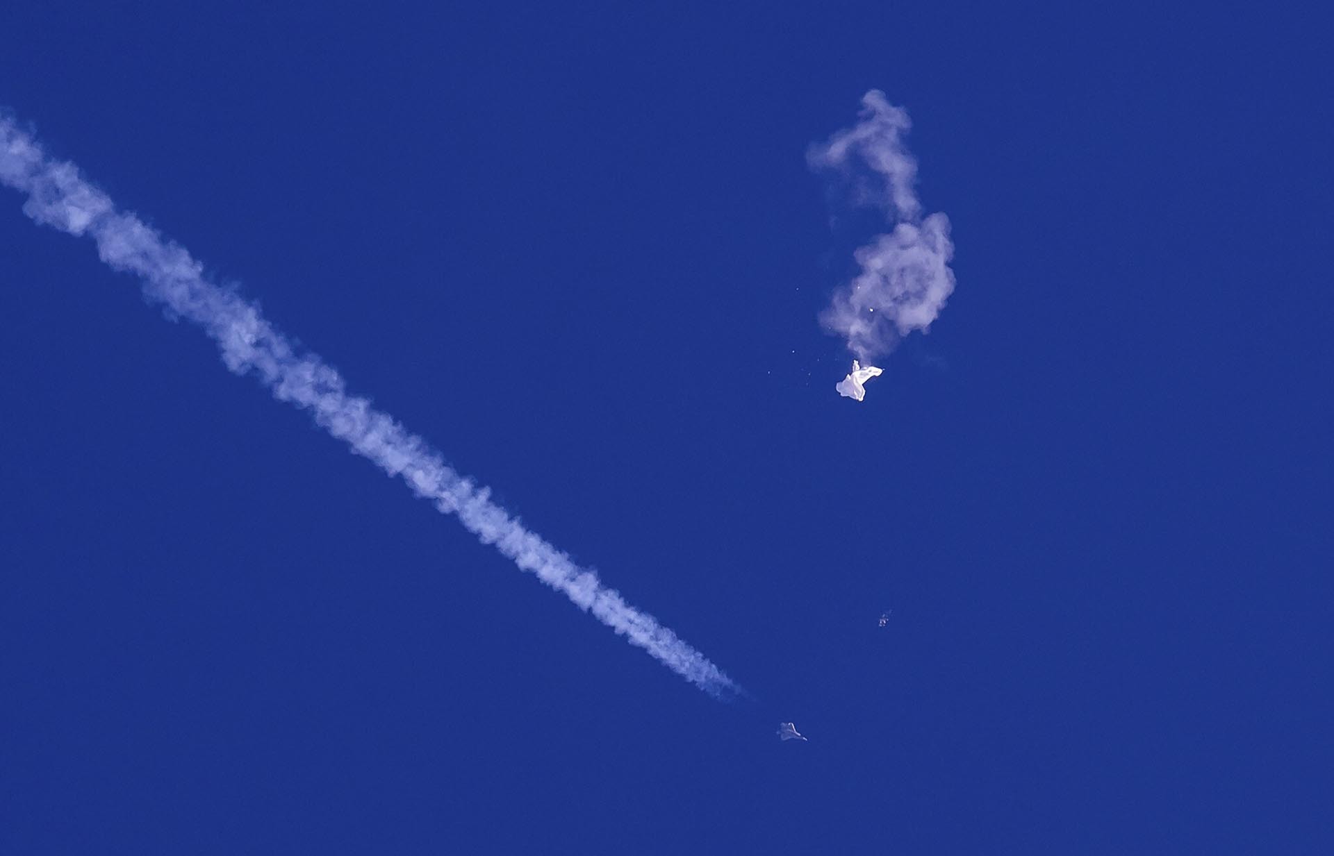 Vật thể lạ không xác định bị máy bay chiến đấu F-16 của Mỹ bắn rơi tại khu vực hồ Huron ngày 12/2.  (Nguồn: AP)