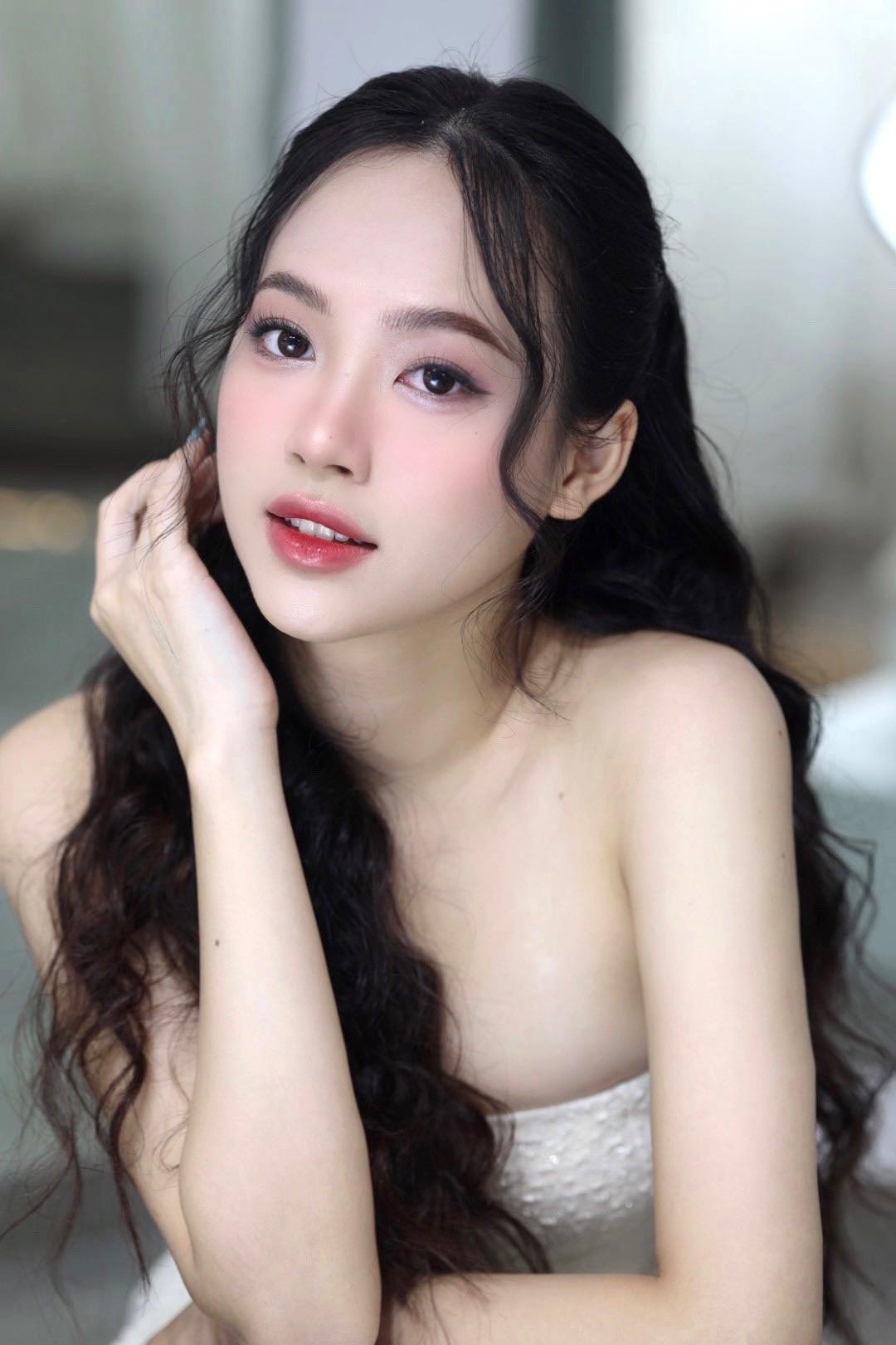 Á hậu Trịnh Thùy Linh