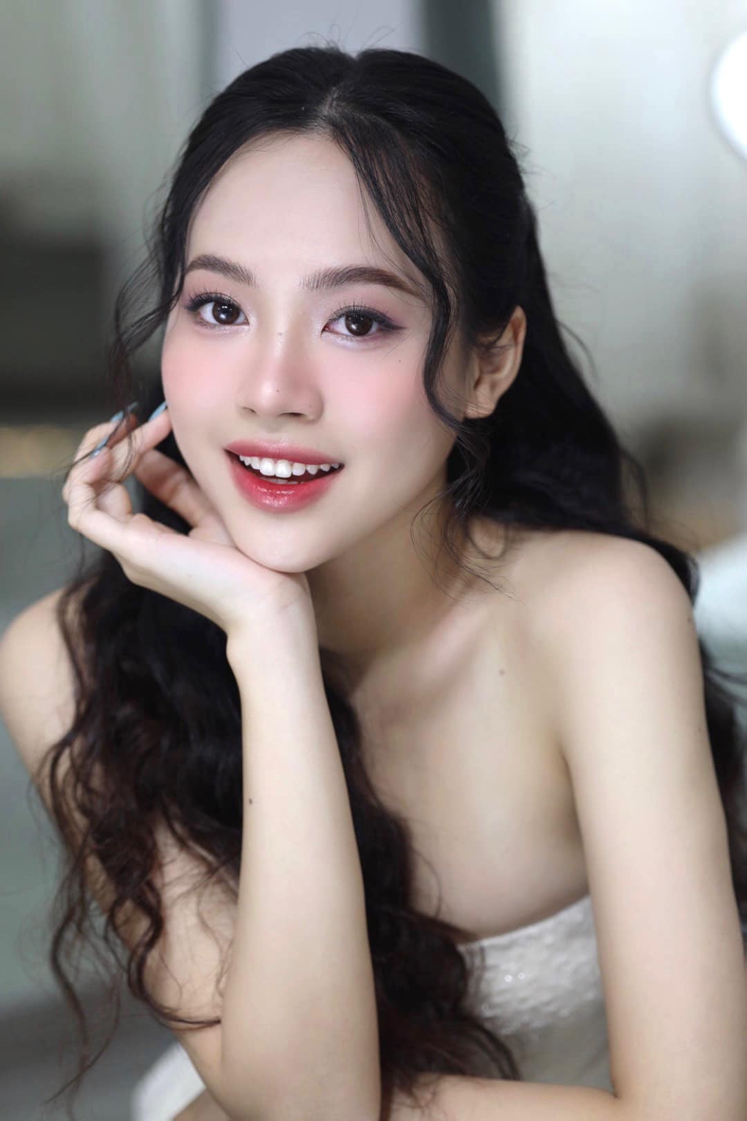 Á hậu Trịnh Thùy Linh