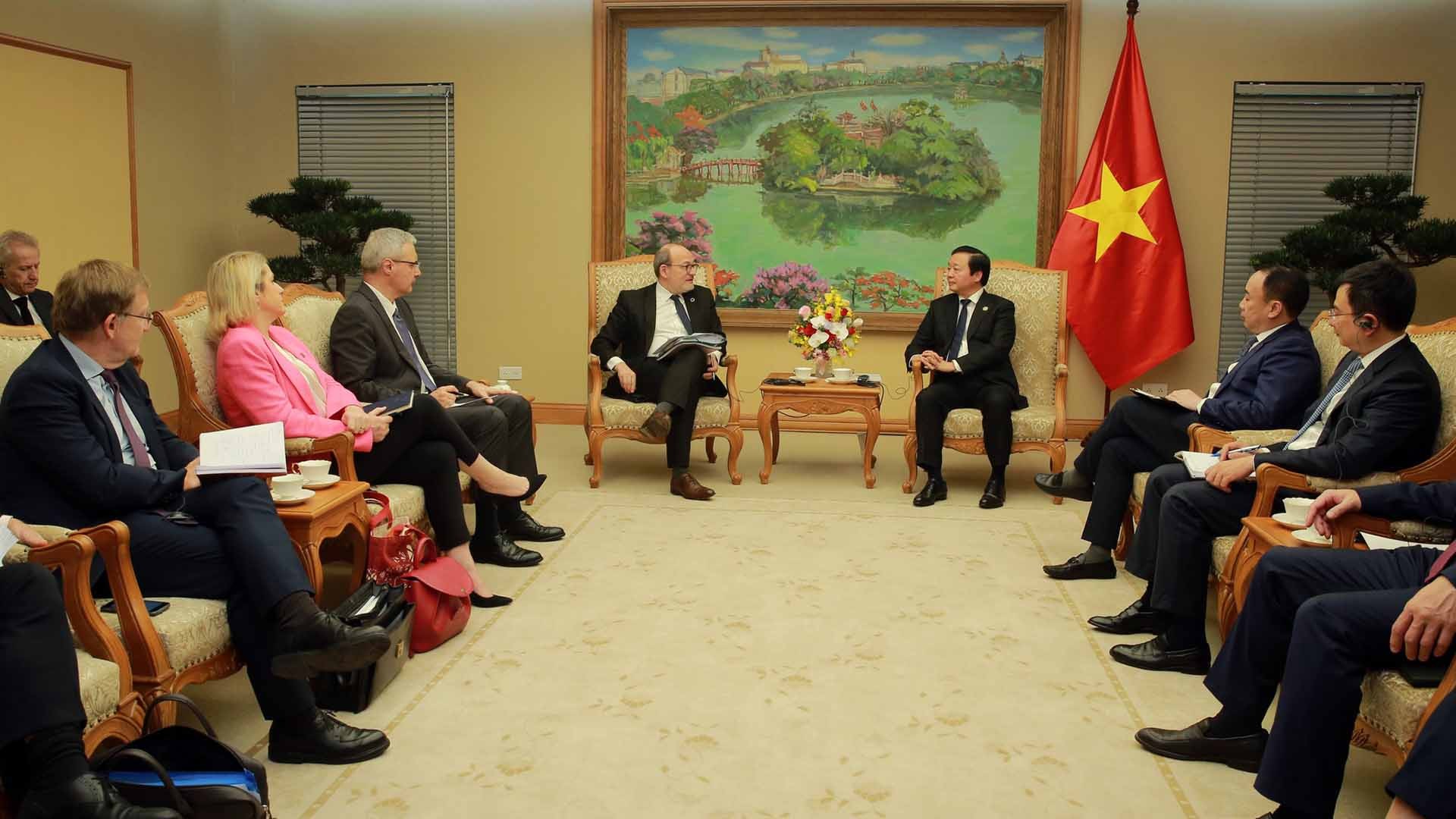 Phó Thủ tướng Trần Hồng Hà tiếp ông Rémy Rioux, Tổng giám đốc Cơ quan phát triển Pháp. (Nguồn: VGP)