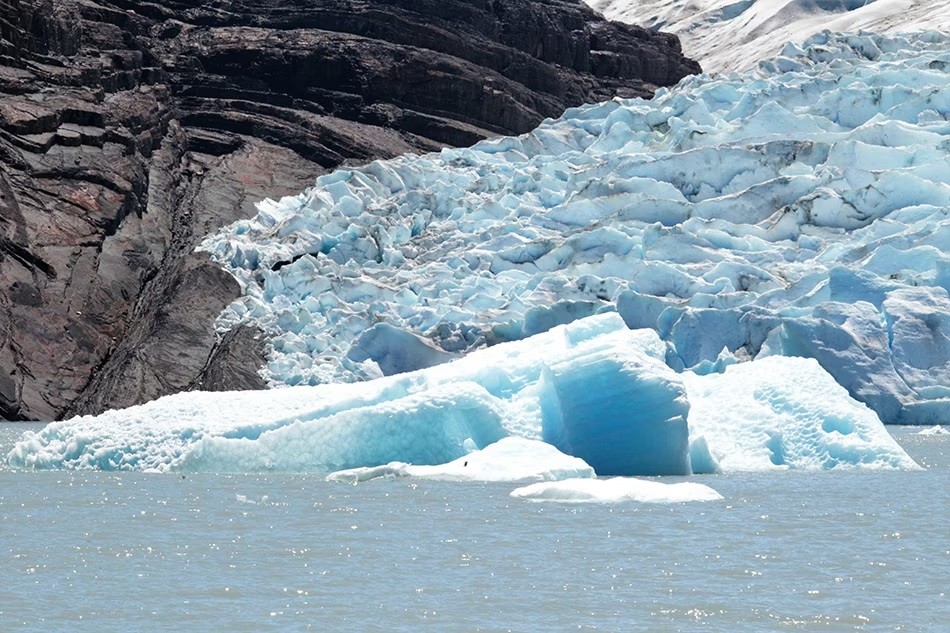 Cảnh báo lớp băng bề mặt Nam Cực đang tan chảy ở mức kỷ lục