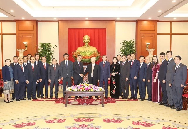 General Secretary Nguyen Phu Trong receives Lao Party official