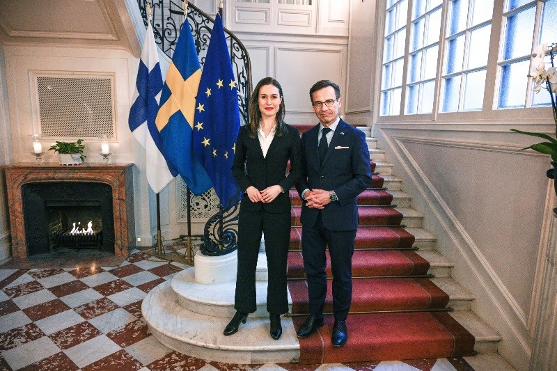 Phần Lan tái khẳng định quyết tâm gia nhập NATO cùng lúc với Thụy Điển. Hình ảnh trên là Thủ tướng Thụy Điển Kristersson đã gặp bà Sanna Marin  của Phần Lan vào thứ Năm tại dinh thự chính thức của ông ở Stockholm. (Nguồn:  AFP)