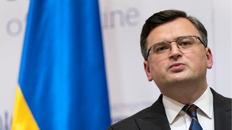 Vấn đề Ukraine gia nhập EU, NATO: Ngoại trưởng Dmytro Kuleba 'nóng lòng' gặp đại diện EU và NATO, IMF mở đường cho Kiev. (Nguồn: AP)